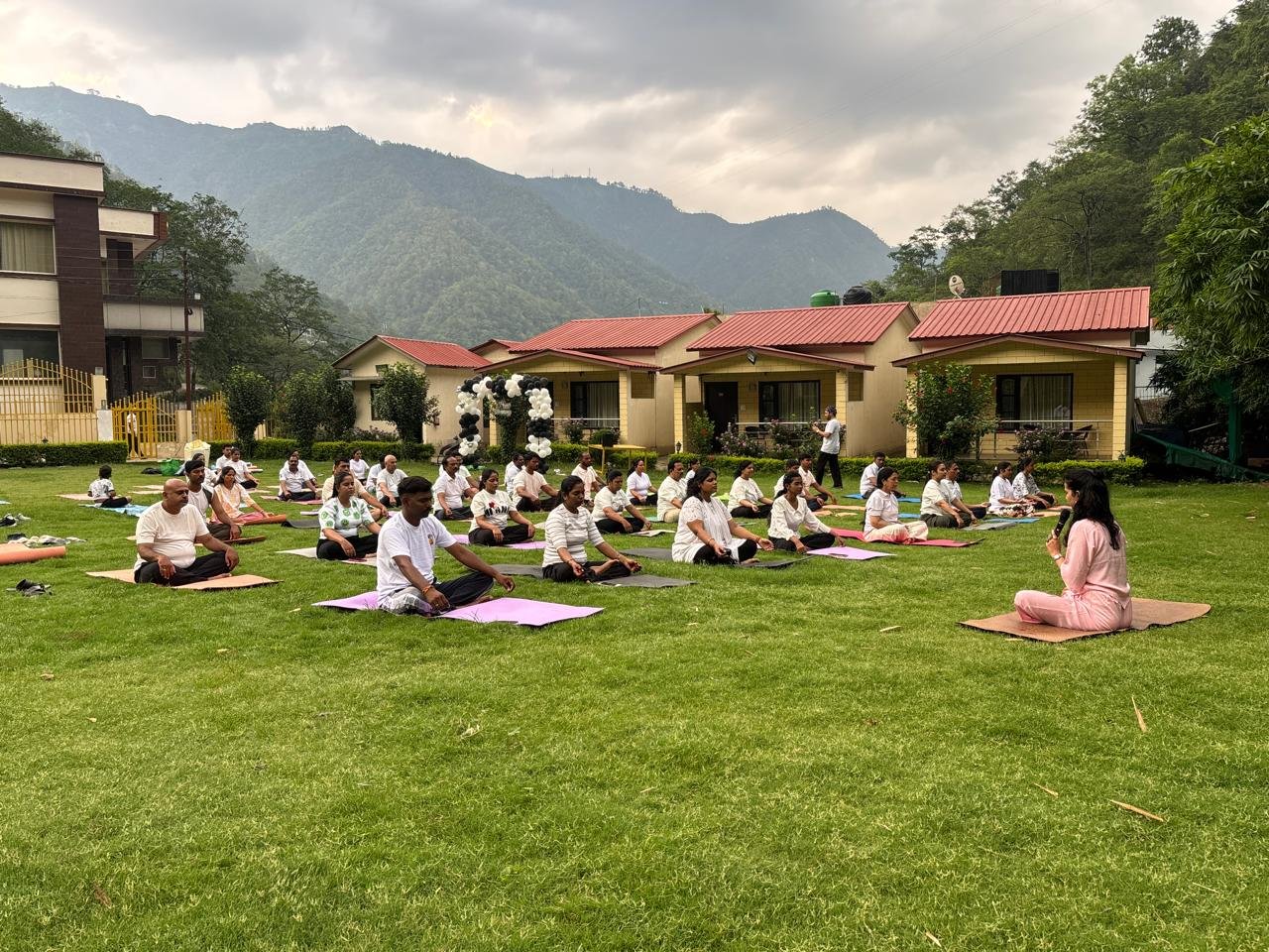 Group meditation practice during the seven-day Raja Yoga retreat